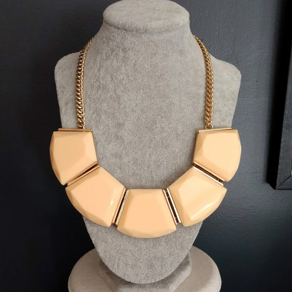 Cream flat beaded necklace